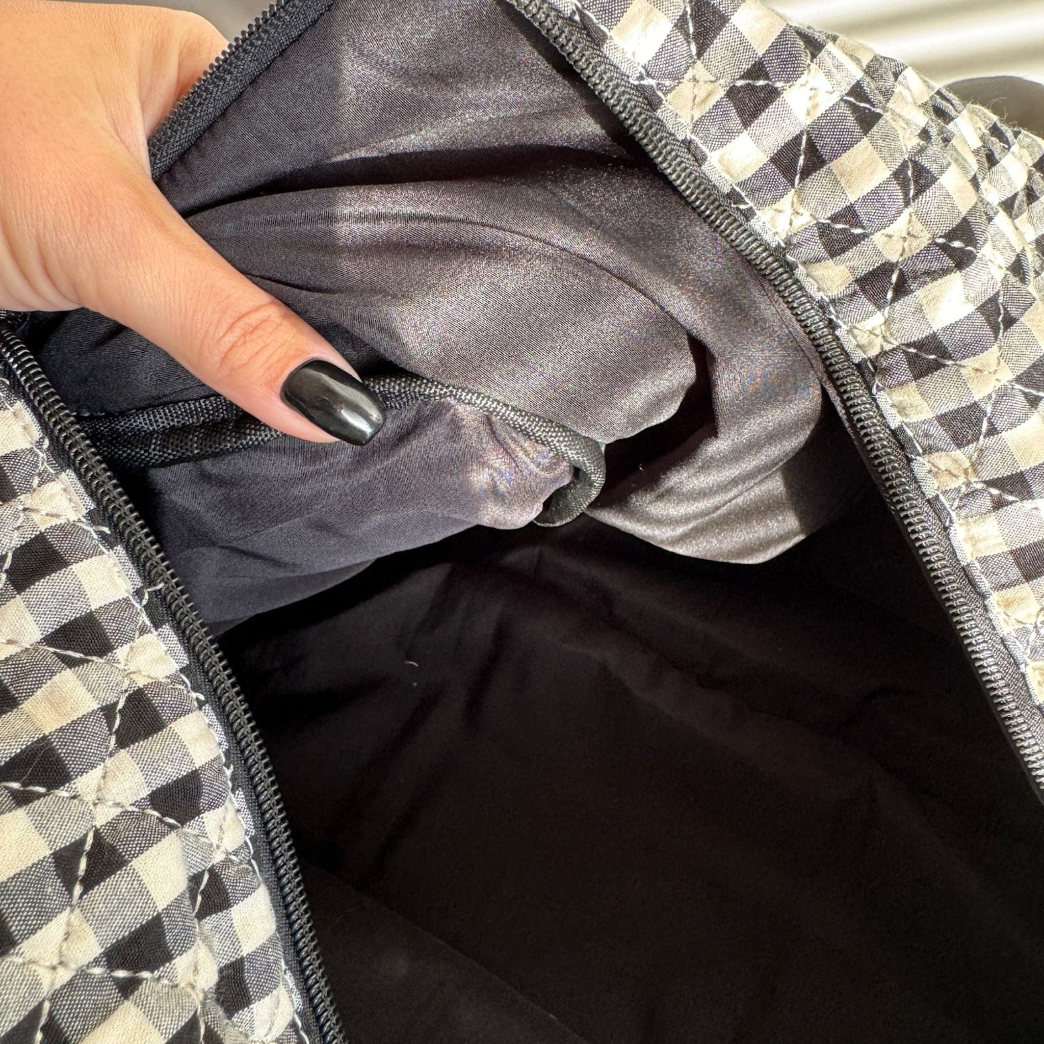 Classic Large Duffel Bag - Image 5