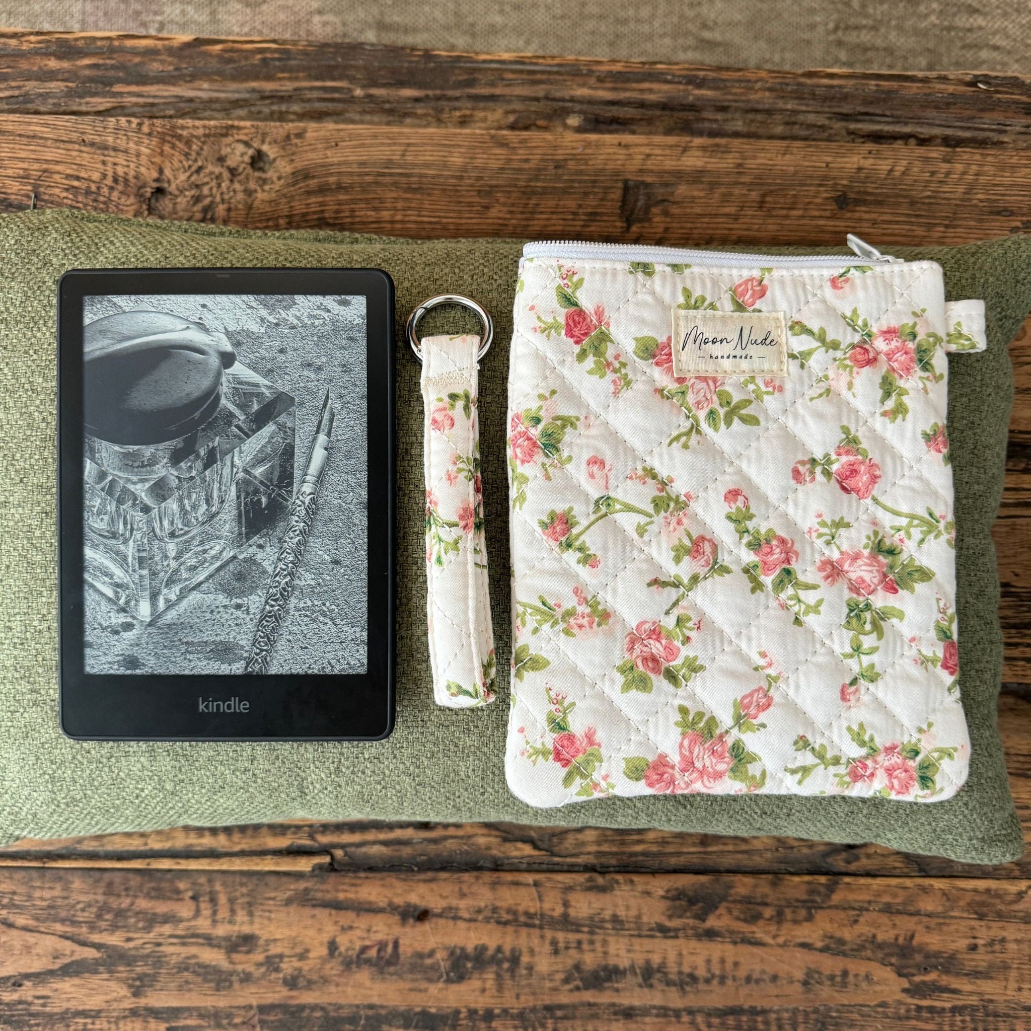 Roze eReader Pouch - Image 3