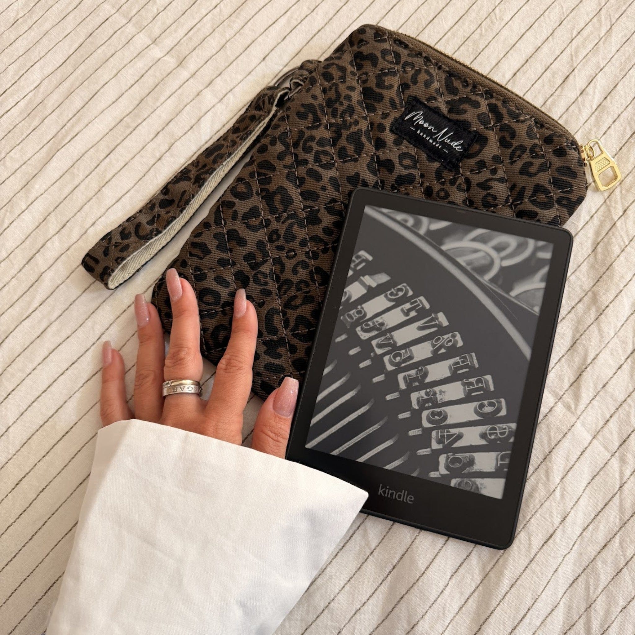 Savanna eReader Pouch - Image 4